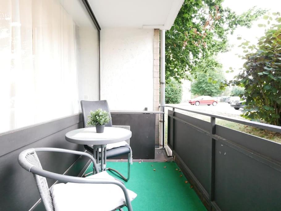 61 M2 Erdgeschosswohnung Mit Eigenem Parkplatz Vorm Haus Osnabrück Kültér fotó