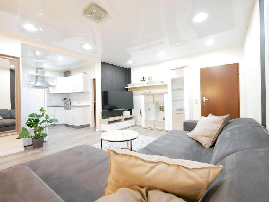 61 M2 Erdgeschosswohnung Mit Eigenem Parkplatz Vorm Haus Osnabrück Kültér fotó